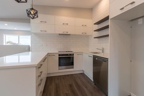 Photo of property in 1a Court Road, Tawa, Wellington, 5028