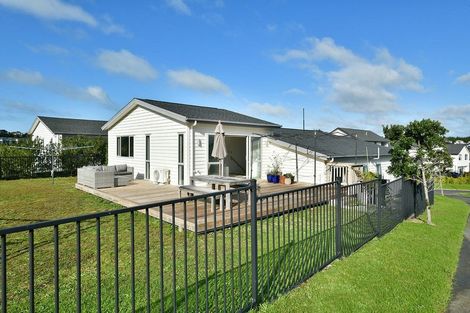 Photo of property in 33 Kaipuke Crescent, Gulf Harbour, Whangaparaoa, 0930