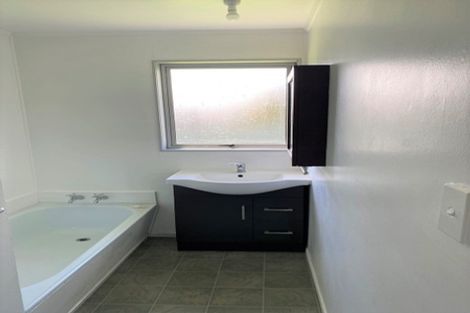 Photo of property in 48 Sunlands Drive, Manurewa, Auckland, 2102