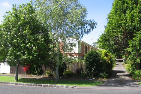 Photo of property in 2/8 Korau Road, Greenlane, Auckland, 1051