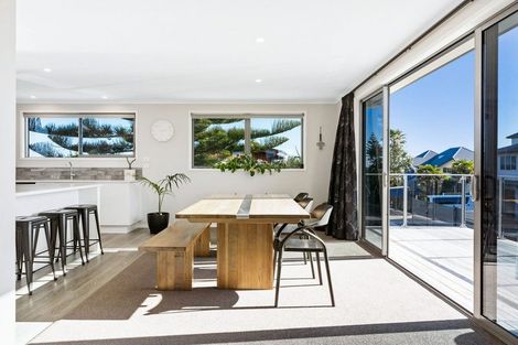 Photo of property in 11 Commodores Close, Coastlands, Whakatane, 3120