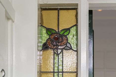 Photo of property in 31 Castle Street, Eltham, 4322