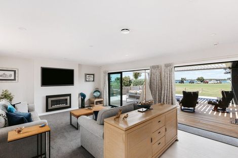 Photo of property in 26 Harbour View Road, Omokoroa, 3114