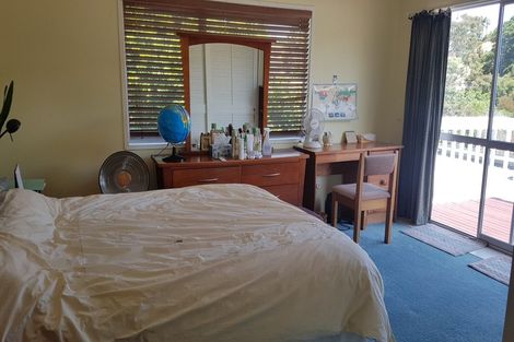 Photo of property in 38 Deverell Place, Northcross, Auckland, 0632
