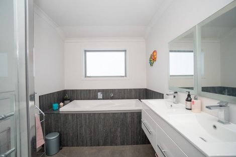 Photo of property in 26a Oak Crescent, Ashhurst, 4810