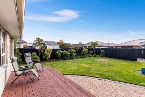 Photo of property in 53 Farquhars Road, Redwood, Christchurch, 8051