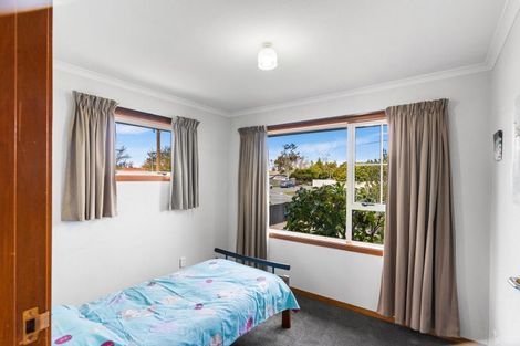 Photo of property in 53 Farquhars Road, Redwood, Christchurch, 8051