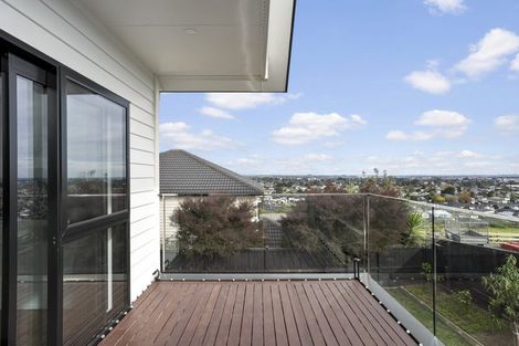 Photo of property in 137 Keri Vista Rise, Papakura, 2110