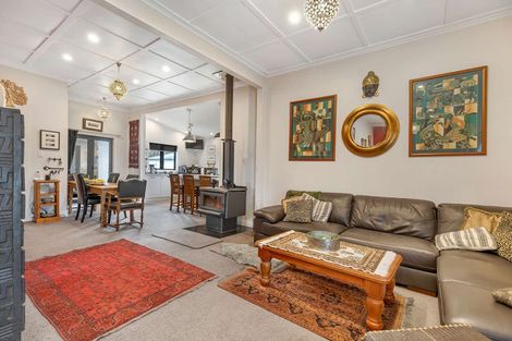 Photo of property in 100 Cole Street, Dannevirke, 4930