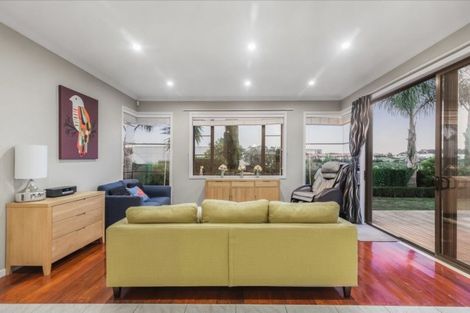 Photo of property in 14g Baulcomb Parade, Windsor Park, Auckland, 0632