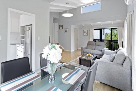 Photo of property in 30 Mannering Place, Hillcrest, Auckland, 0627