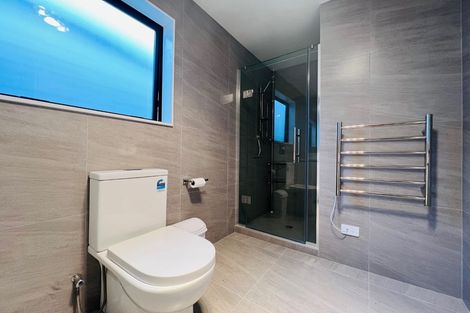 Photo of property in 18 Parahau Road, Papakura, 2110