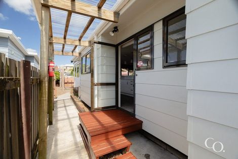 Photo of property in 26 Queen Road, Bellevue, Tauranga, 3110