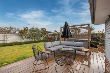 Photo of property in 20 Rue De La Mare, Parklands, Christchurch, 8083