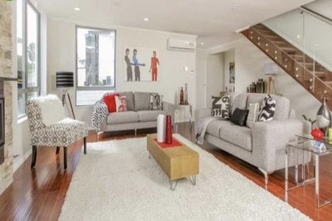 Photo of property in 436a East Coast Road, Windsor Park, Auckland, 0630