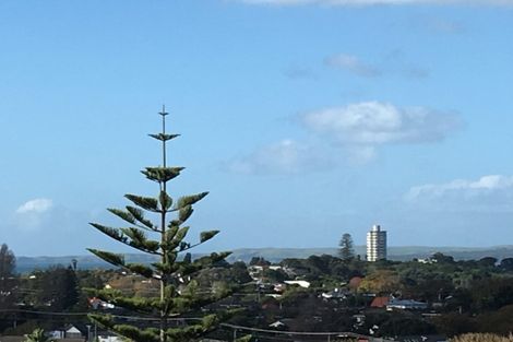 Photo of property in 31a Forrest Hill Road, Milford, Auckland, 0620