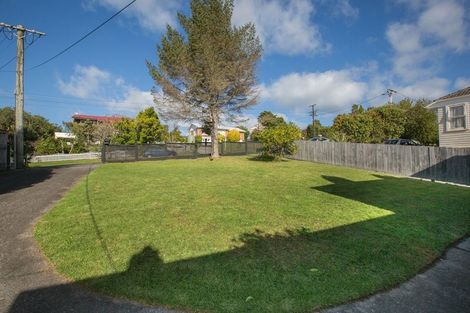 Photo of property in 9 Barron Drive, Green Bay, Auckland, 0604