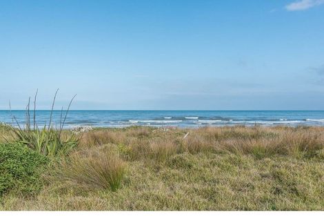 Photo of property in 110 Marine Parade, Otaki Beach, Otaki, 5512