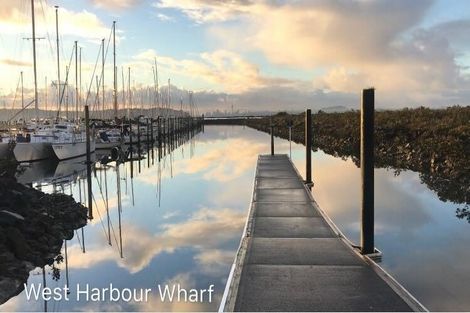 Photo of property in 10 Oakpark Place, West Harbour, Auckland, 0618