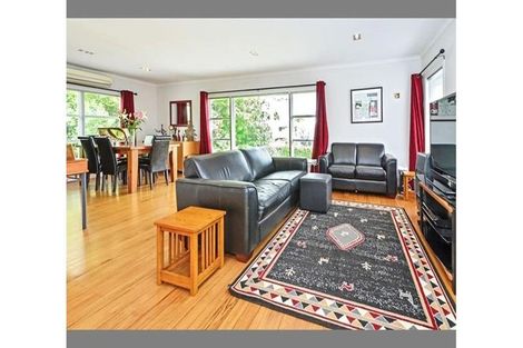 Photo of property in 6 Gills Avenue, Papakura, 2110