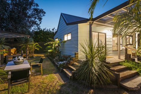Photo of property in 2 Island View Terrace, Waikanae Beach, Waikanae, 5036