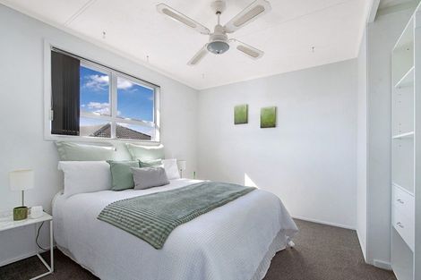 Photo of property in 33 Lincoln Park Avenue, Massey, Auckland, 0614