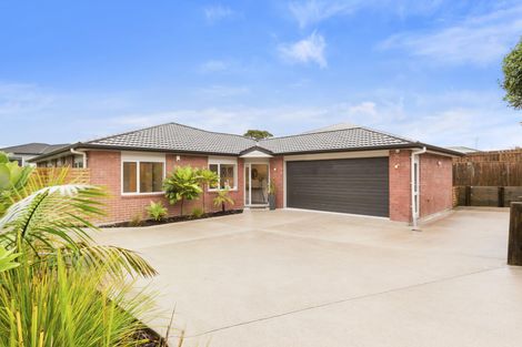 Photo of property in 31a Cliff View Drive, Green Bay, Auckland, 0604