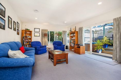 Photo of property in 6 Cayman Place, Unsworth Heights, Auckland, 0632