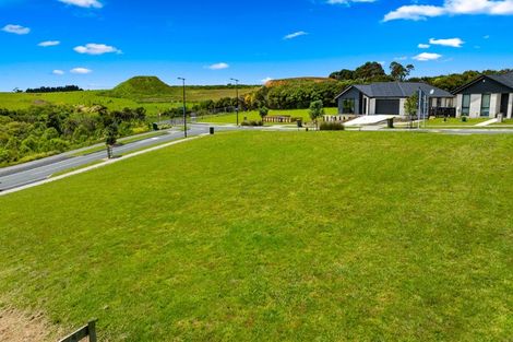 Photo of property in 13 Orawahi Road, Glenbrook, 2681