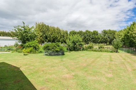 Photo of property in 290 Heatherlea Road East, Levin, 5571