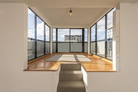 Photo of property in 3/2 Macdonald Crescent, Te Aro, Wellington, 6011