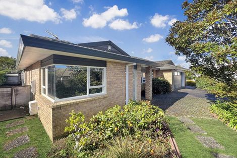 Photo of property in 12 Stewart Gibson Place, Manurewa, Auckland, 2105