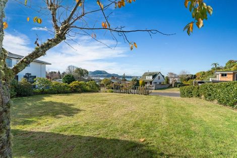 Photo of property in 2 Earle Place, Acacia Bay, Taupo, 3330