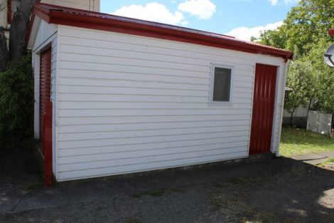 Photo of property in 3 Allardice Street, Dannevirke, 4930