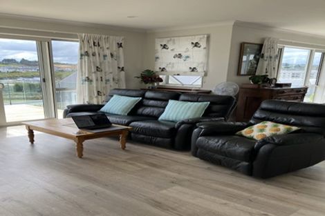 Photo of property in 23 Maka Terrace, Orewa, 0931