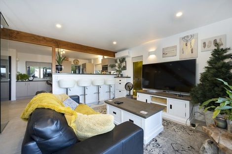 Photo of property in 2/813 East Coast Road, Northcross, Auckland, 0630