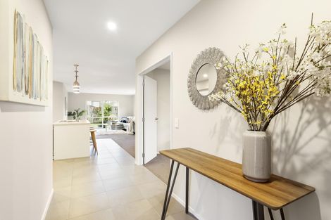 Photo of property in 31a Cliff View Drive, Green Bay, Auckland, 0604
