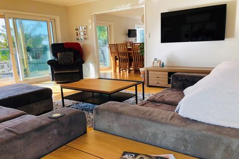 Photo of property in 33 Montclair Rise, Browns Bay, Auckland, 0630