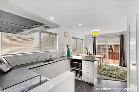 Photo of property in 1/31 Borrowdace Avenue, Botany Downs, Auckland, 2010