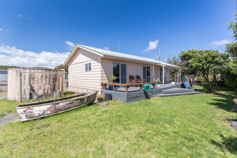 Photo of property in 44 Te Kiri Street, Himatangi Beach, Foxton, 4891