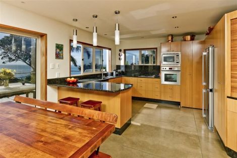 Photo of property in 70 Cliff Road, Torbay, Auckland, 0630
