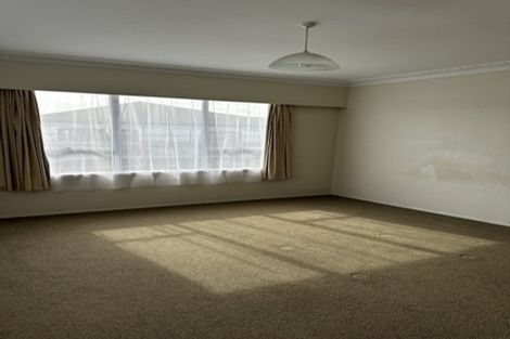 Photo of property in 12 Halberg Street, Papakura, 2110