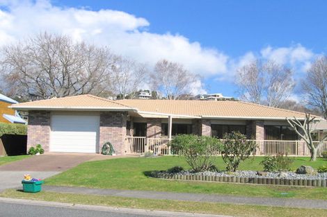 Photo of property in 114 Moana Anu Anu Avenue, Whangamata, 3620