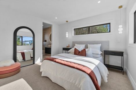 Photo of property in 2/21 Eastcliffe Road, Castor Bay, Auckland, 0620