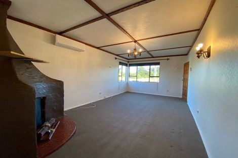 Photo of property in 10 Seafront Road, Castlecliff, Whanganui, 4501