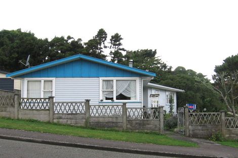 Photo of property in 40 Batchelor Street, Newlands, Wellington, 6037