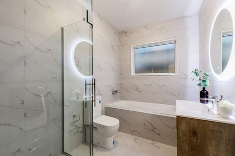 Photo of property in 10 Tarras Road, Kumeu, 0810