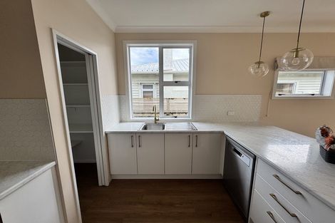 Photo of property in 19 Lyn Street, Lynmouth, New Plymouth, 4310