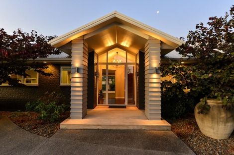 Photo of property in 2 Amokura Crescent, Flagstaff, Hamilton, 3210