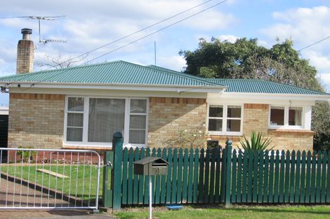 Photo of property in 17 Campbell Place, Papakura, 2110